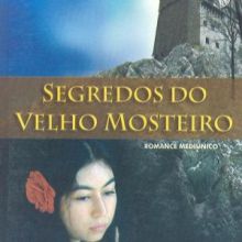 Capa de Segredos do Velho Mosteiro