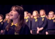 Menina Autista interpreta de maneira angelical a canção Hallelujah e emociona a todos (Vídeo já tem quase 5 milhões de acessos)