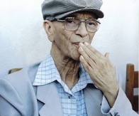 Não resolve usar gentileza apenas na rua, é preciso ser gentil em casa. (Chico Xavier)